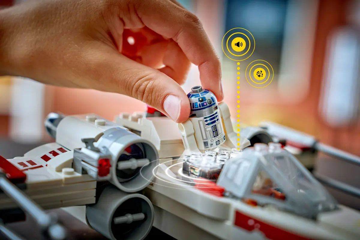 SMART Play™: Luke's Red Five X-Wing™