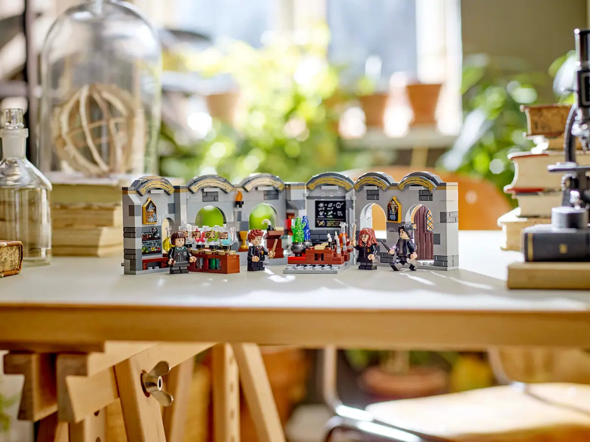 Hogwarts™ Castle: Potions Class – Dreamworld LEGO Store