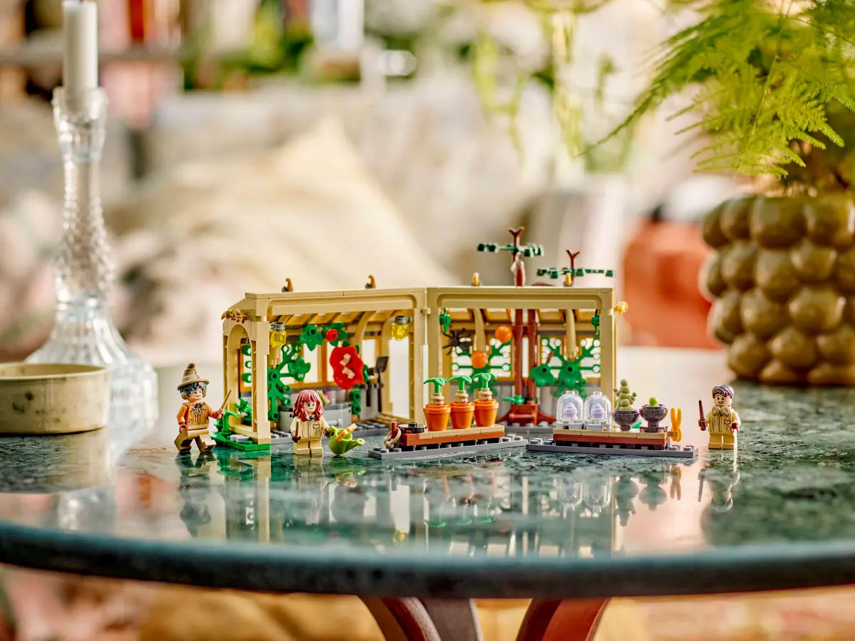 Hogwarts™ Castle: Herbology Class